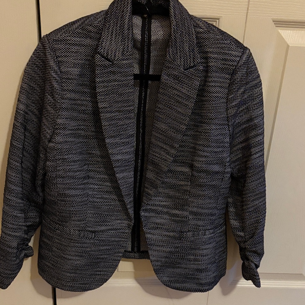 Amanda & Chelsea Textured Black and White Blazer